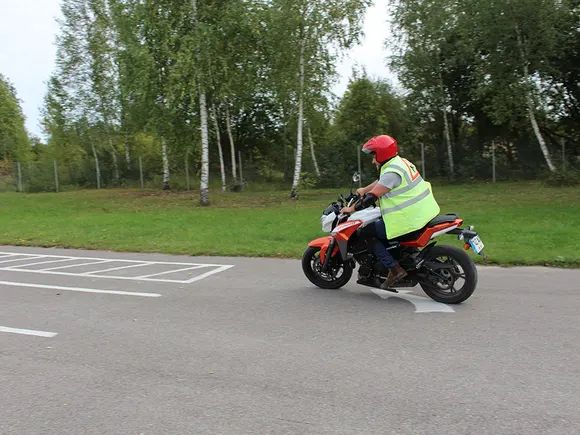 Motociklo praktika aikštelėje